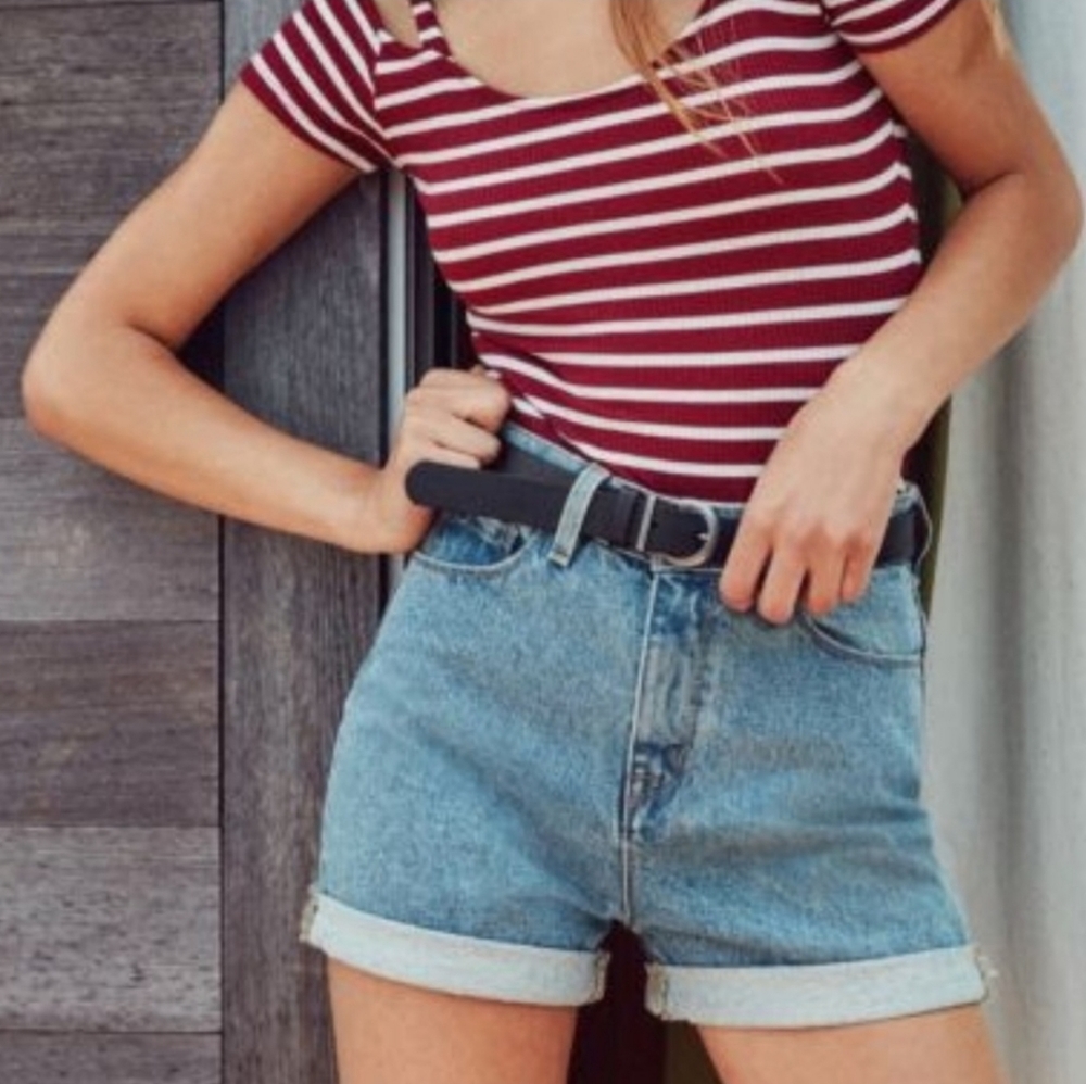 Bdg mom high rise denim shorts size 29